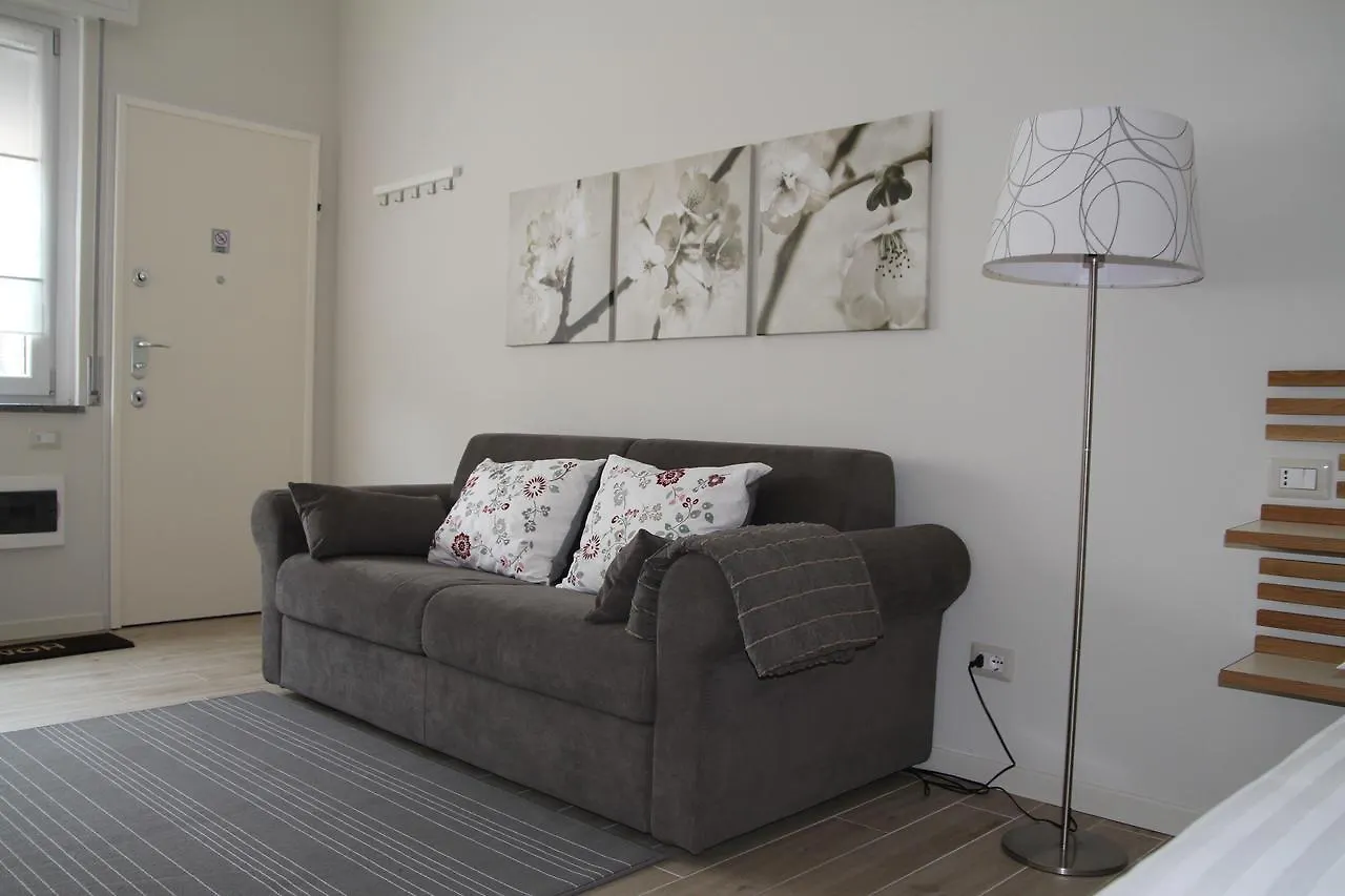 Residence Campo Rotondo Tavernerio 0*,