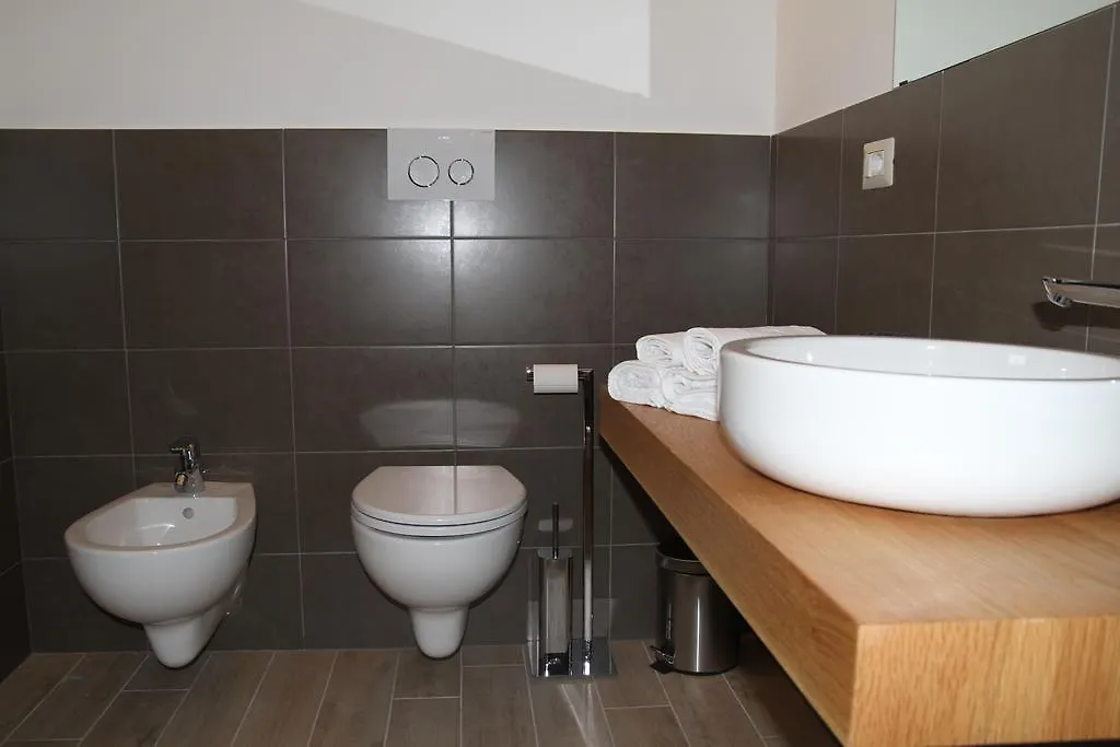 Residence Campo Rotondo Tavernerio 0*,  Italien