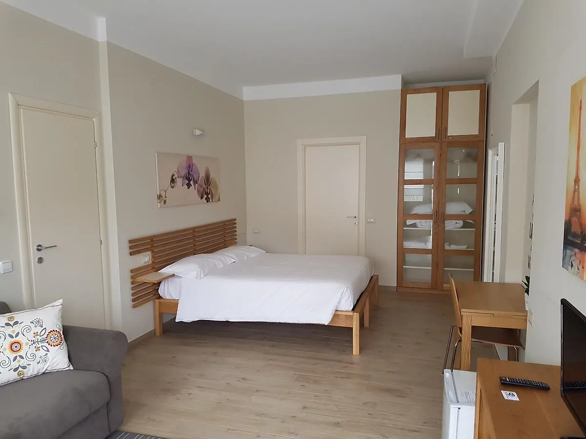 Residence Campo Rotondo Tavernerio 0*,  Italien